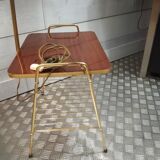 Reader lamppost with tablet