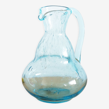 Carafe bleue en verre soufflé bullé