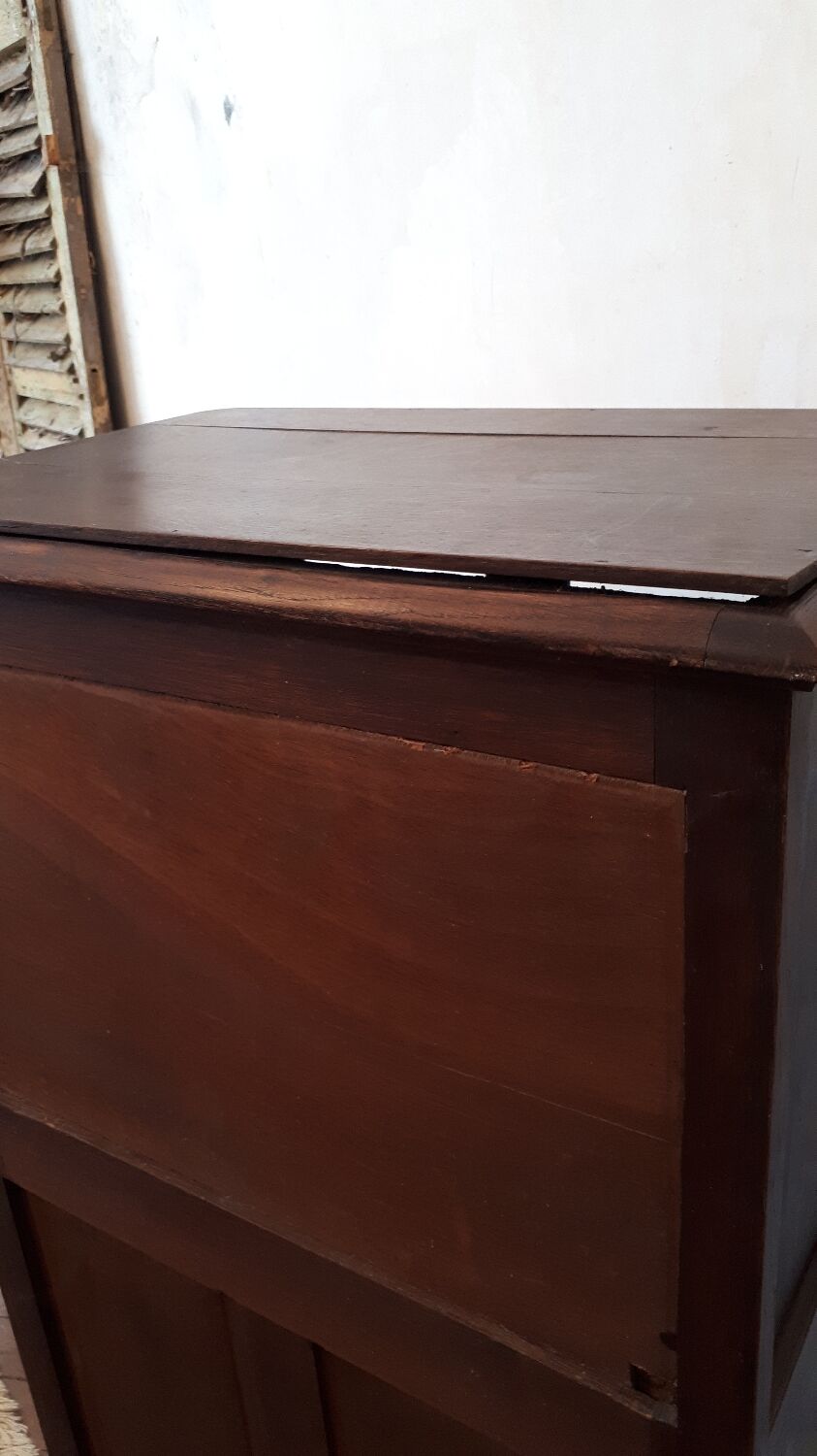 Showcase furniture from the 1930s