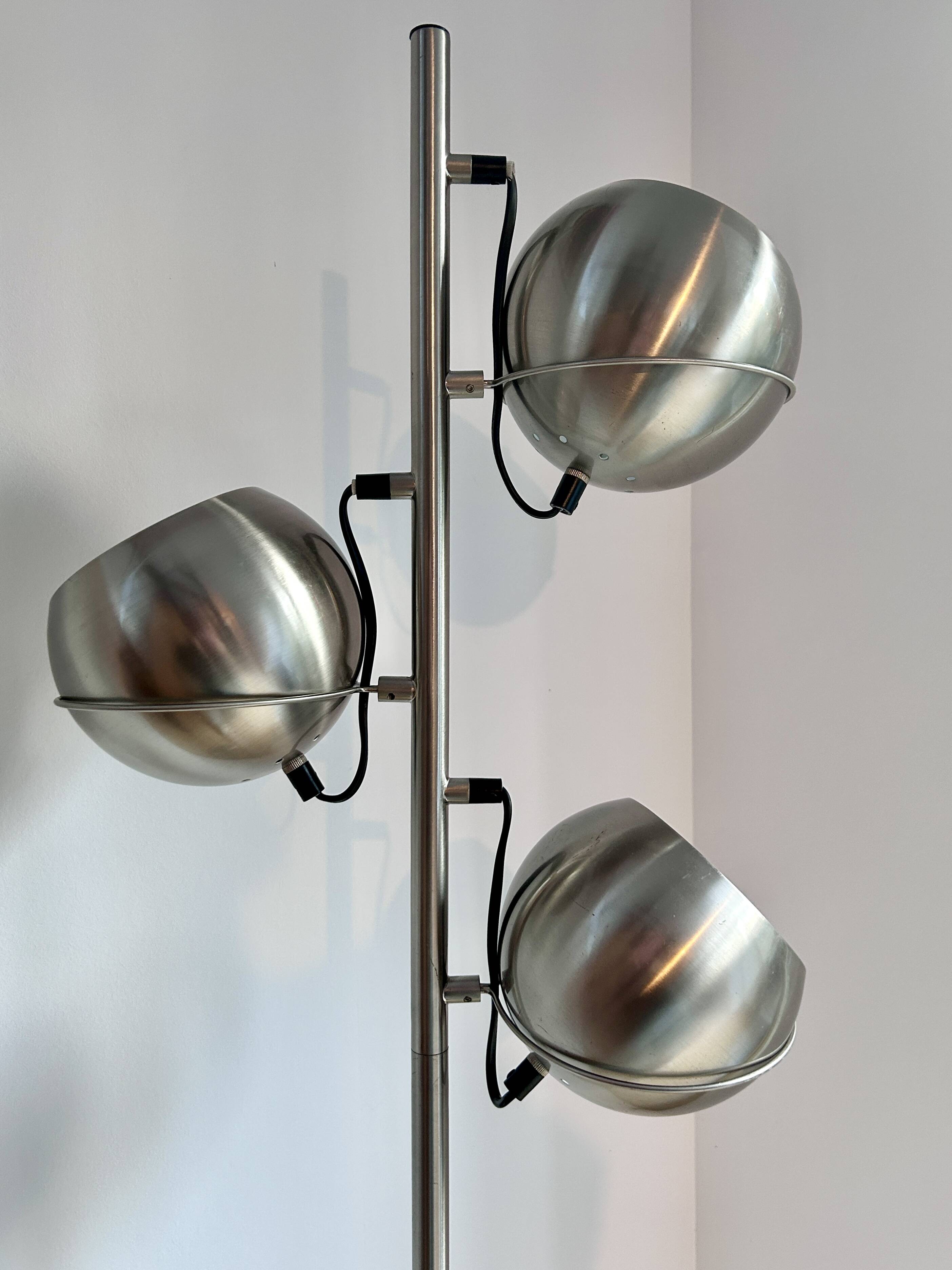 3-light metal eyeball floor lamp