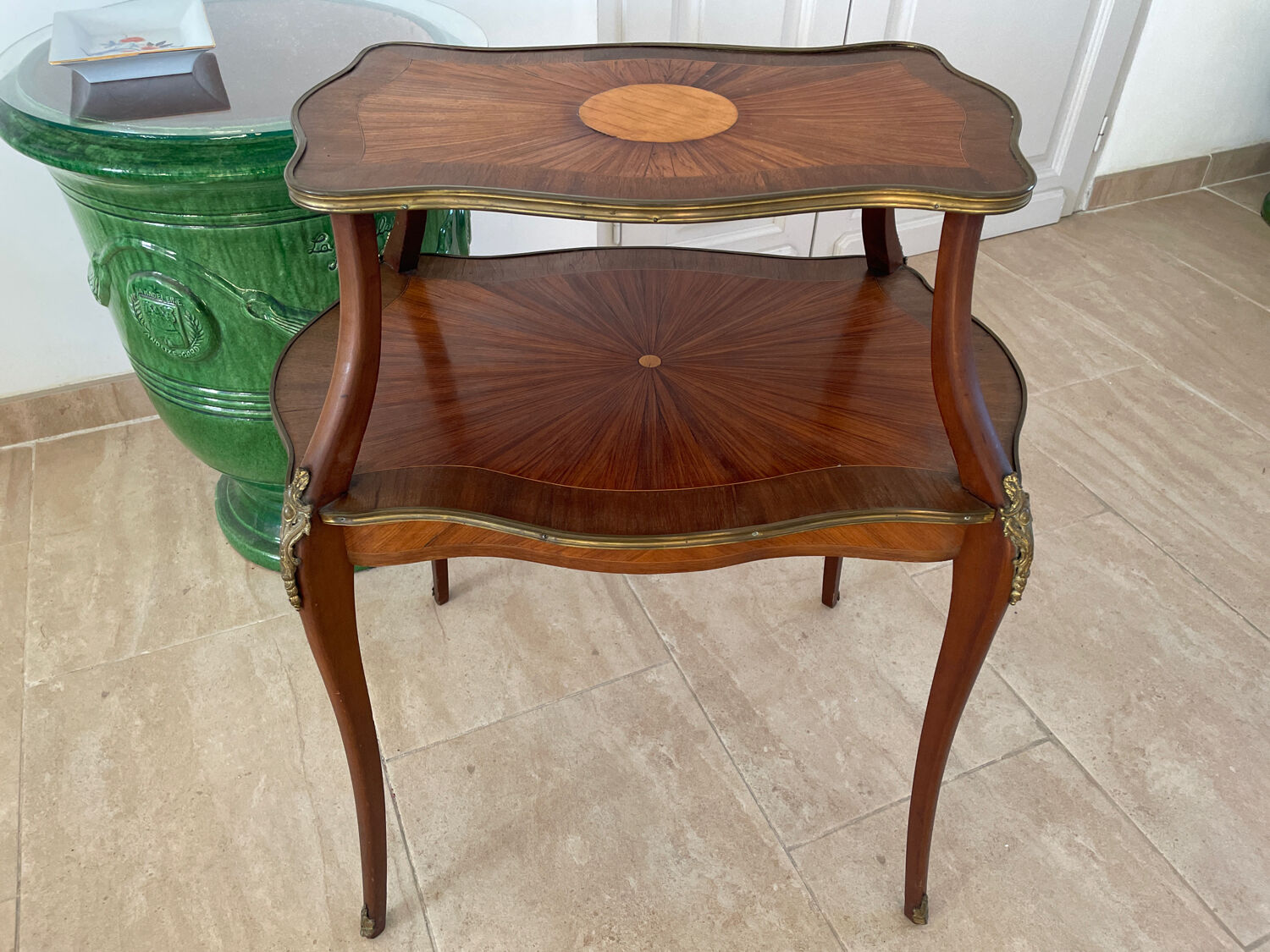 Guéridon table à thé style Louis XV