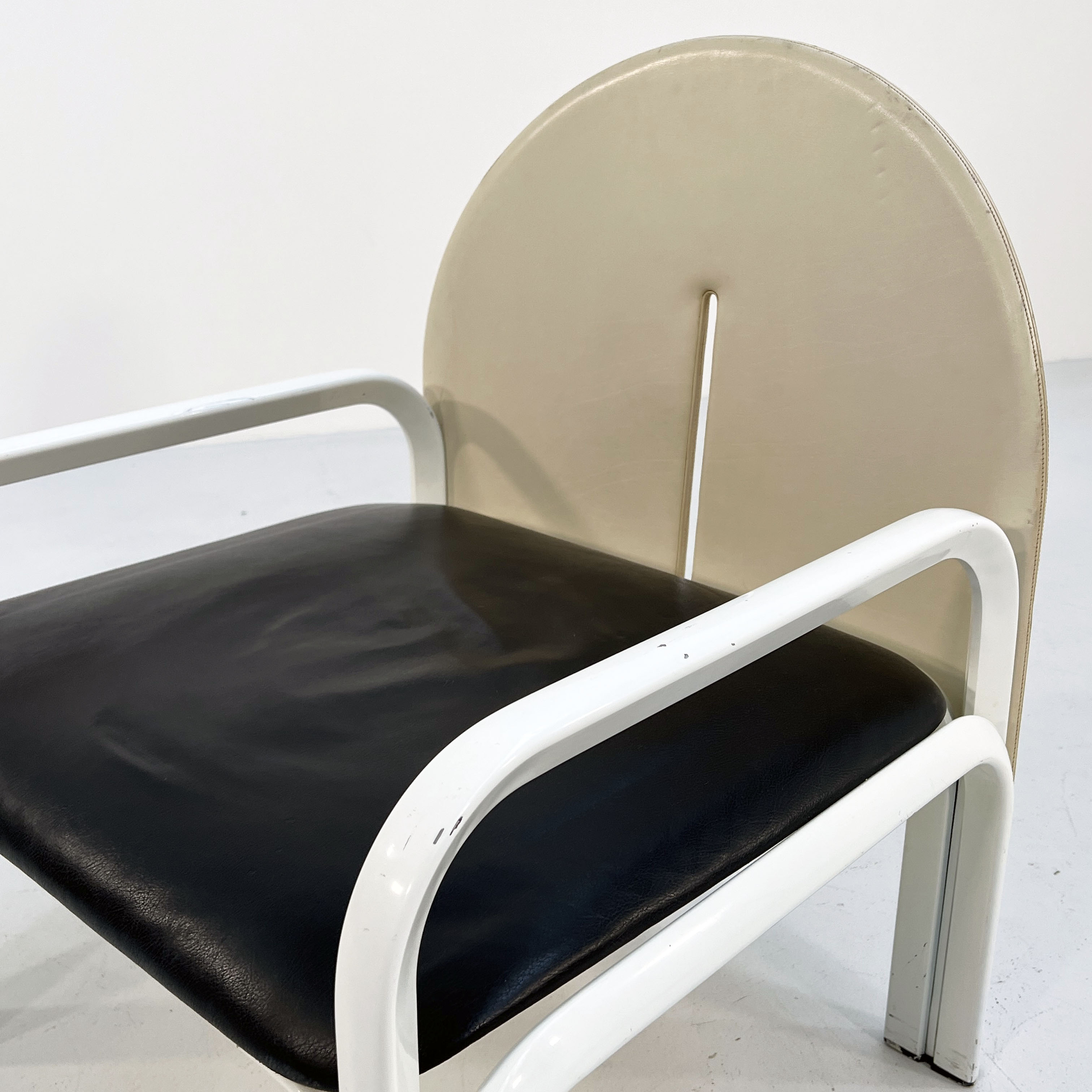 Black and beige armchair "54 L" by Gae Aulenti for Knoll 1970