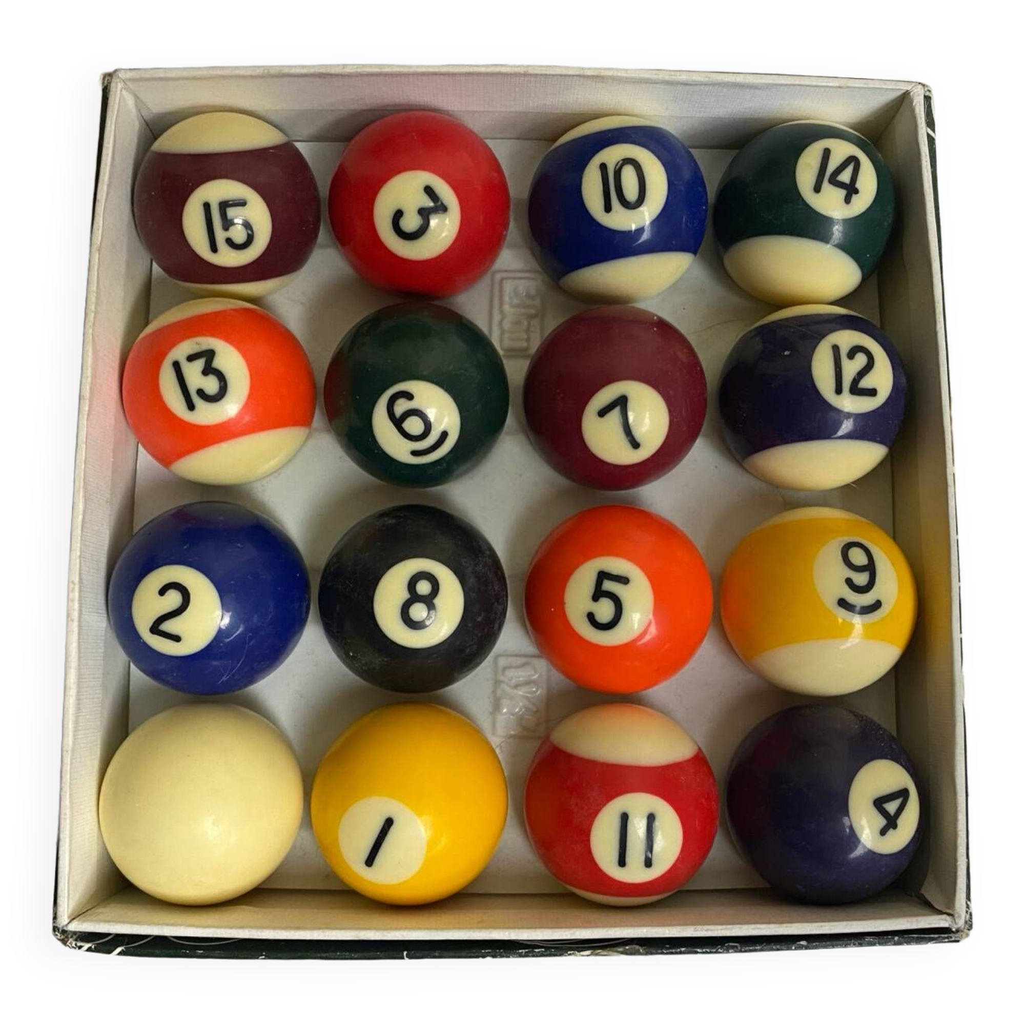 Set of 16 vintage billiard balls