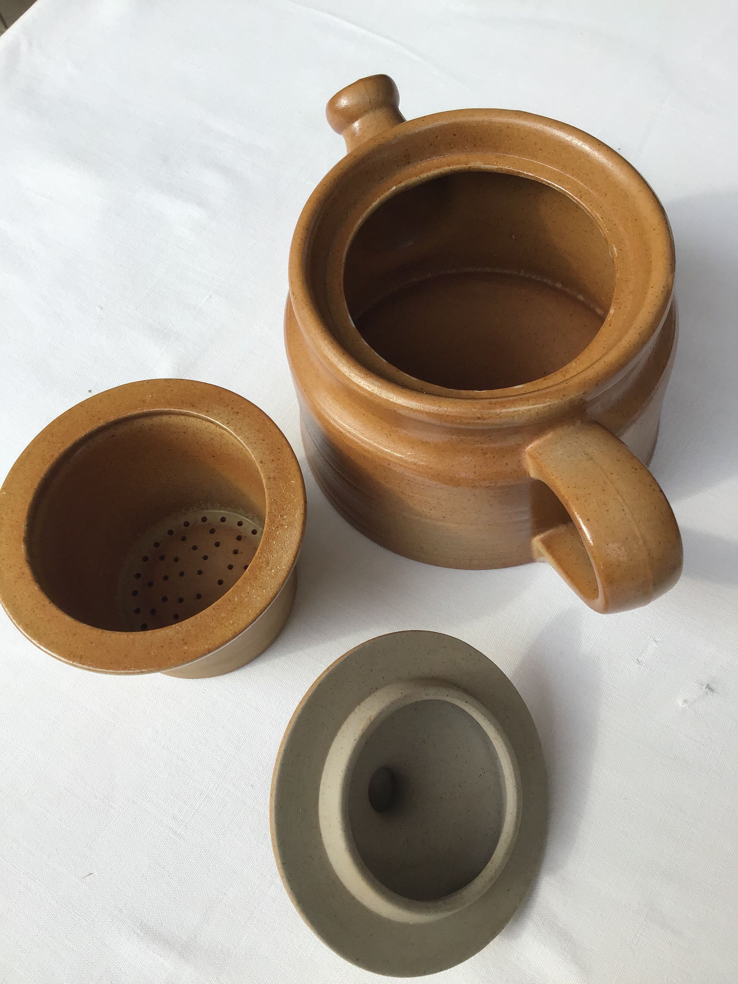 Arnon sandstone teapot with filter