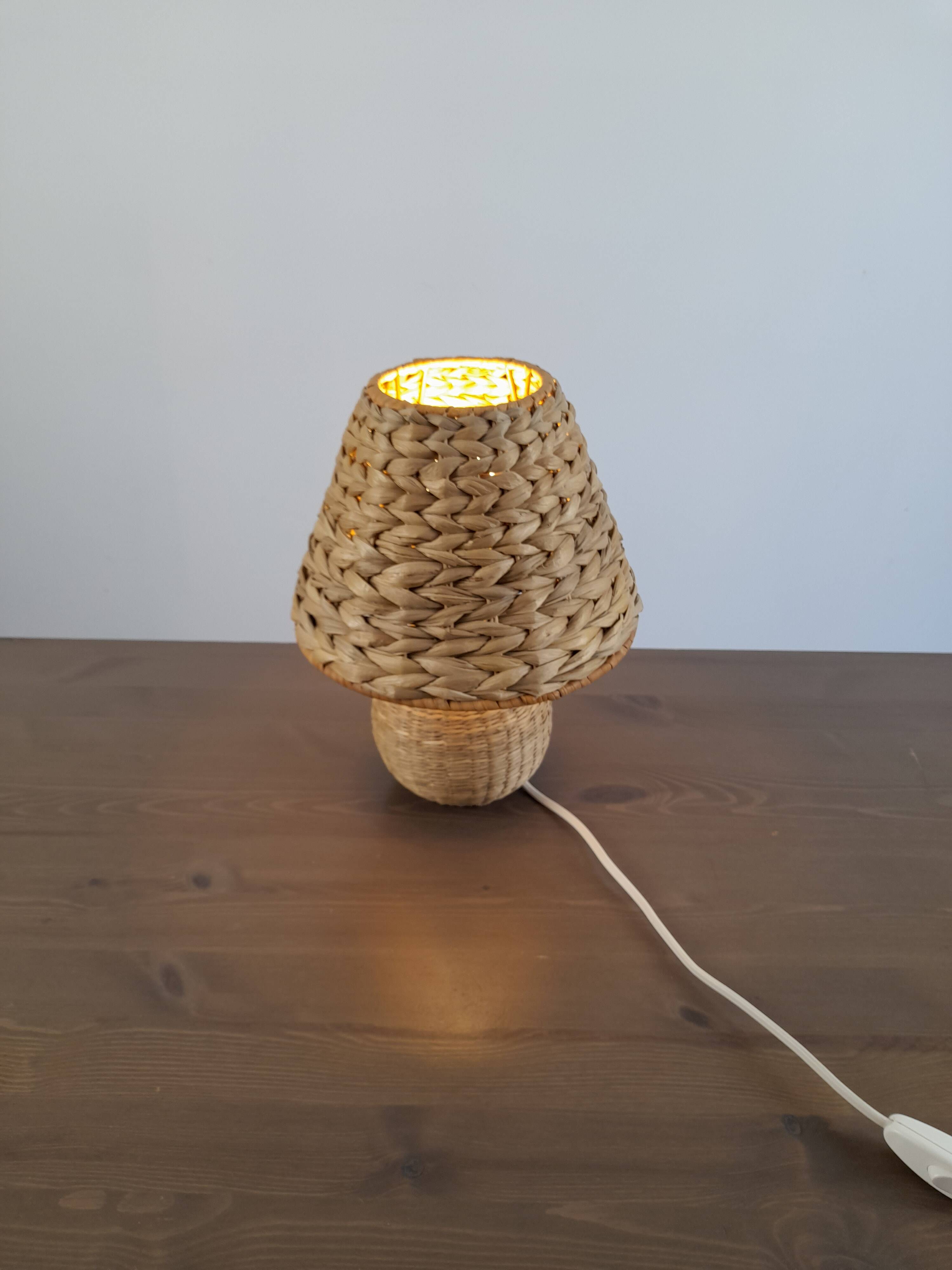 Lampe à poser tressée