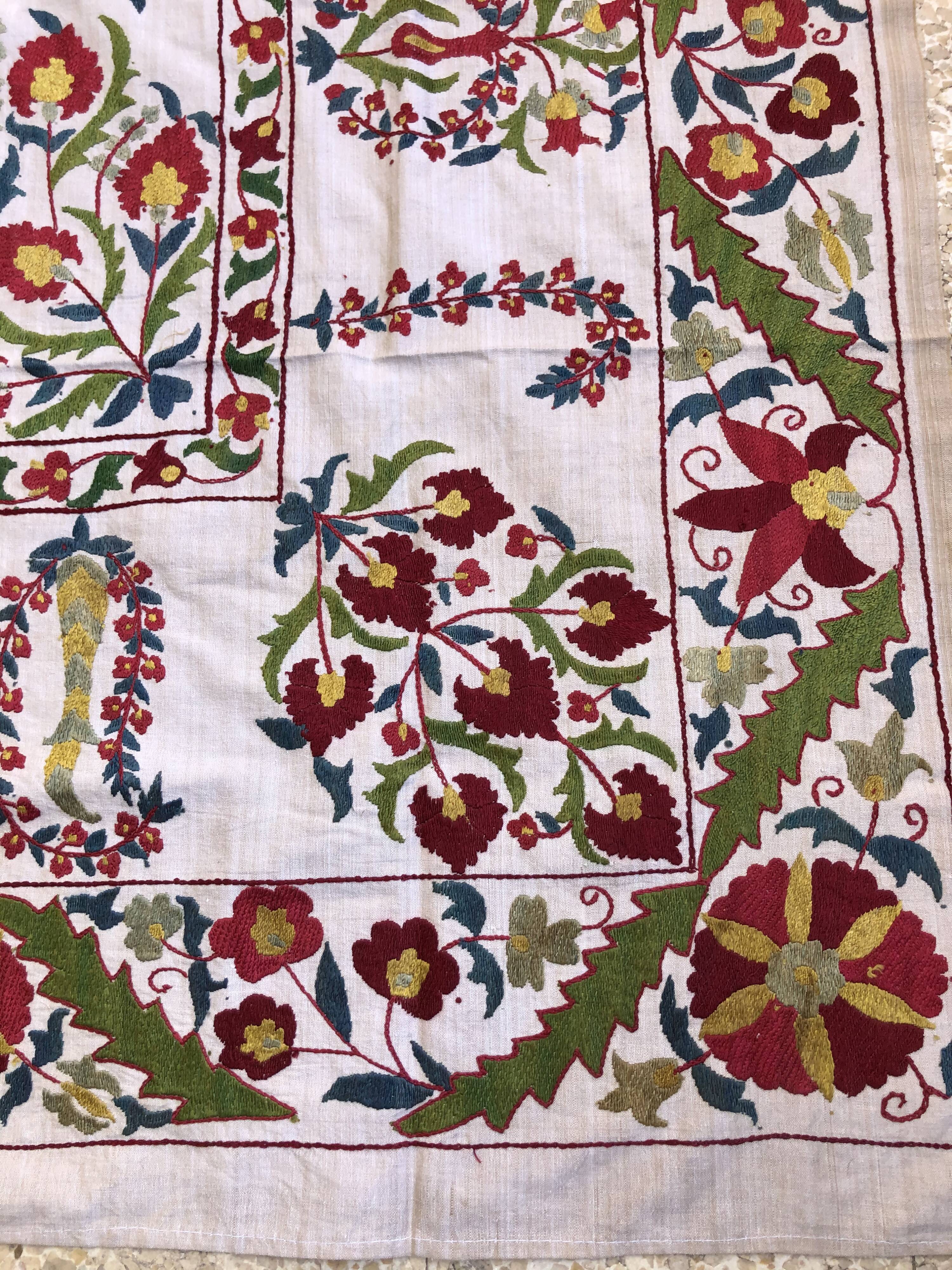 Suzani silk carpet 115x173cm