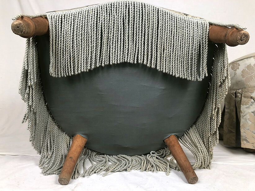 Toad chair and its pouf