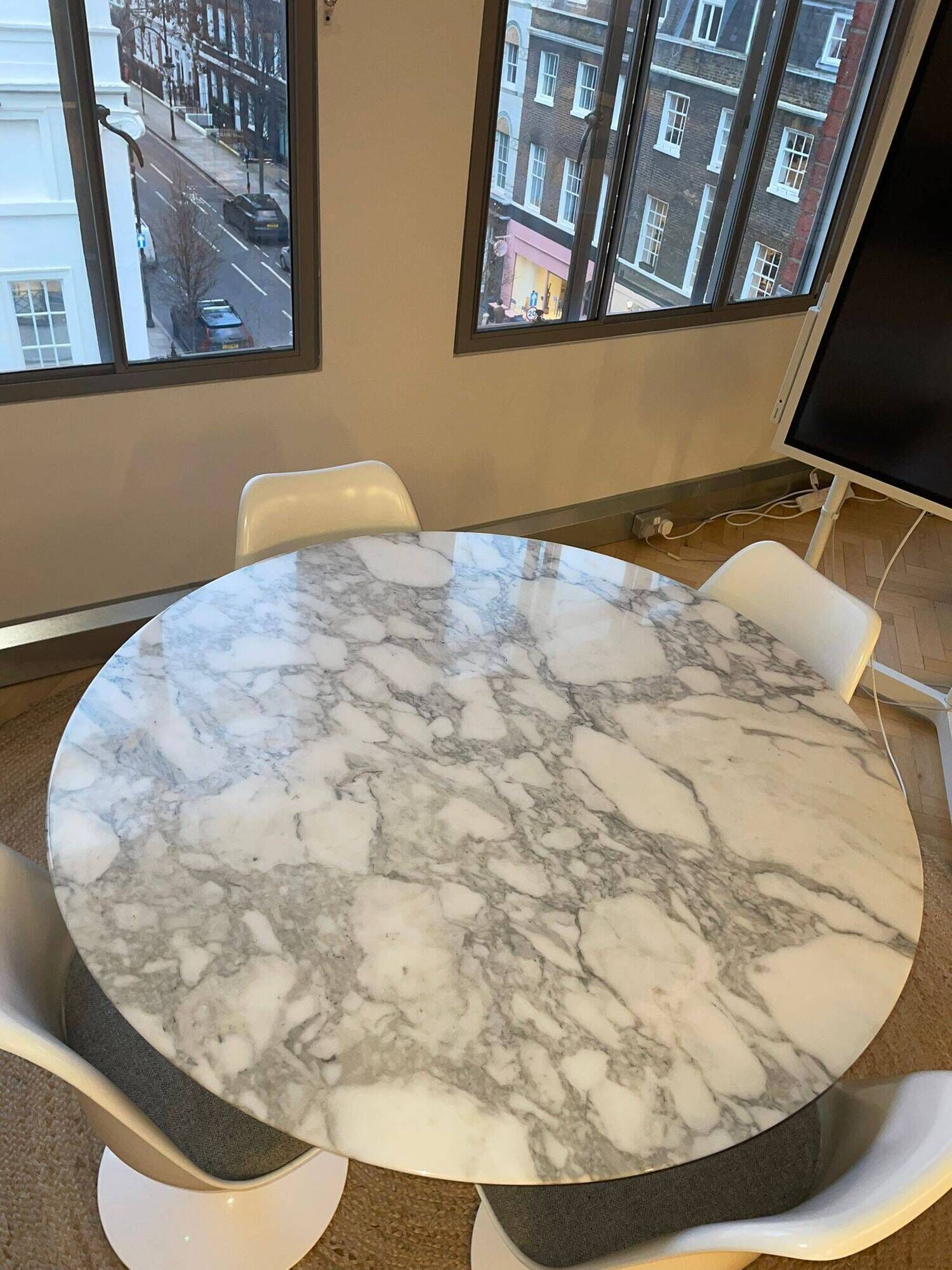Saarinen marble table Edition Knoll and its 4 tulip chairs (set of 5)