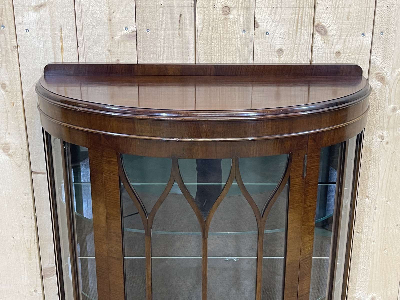 English mahogany showcase from the 1930s