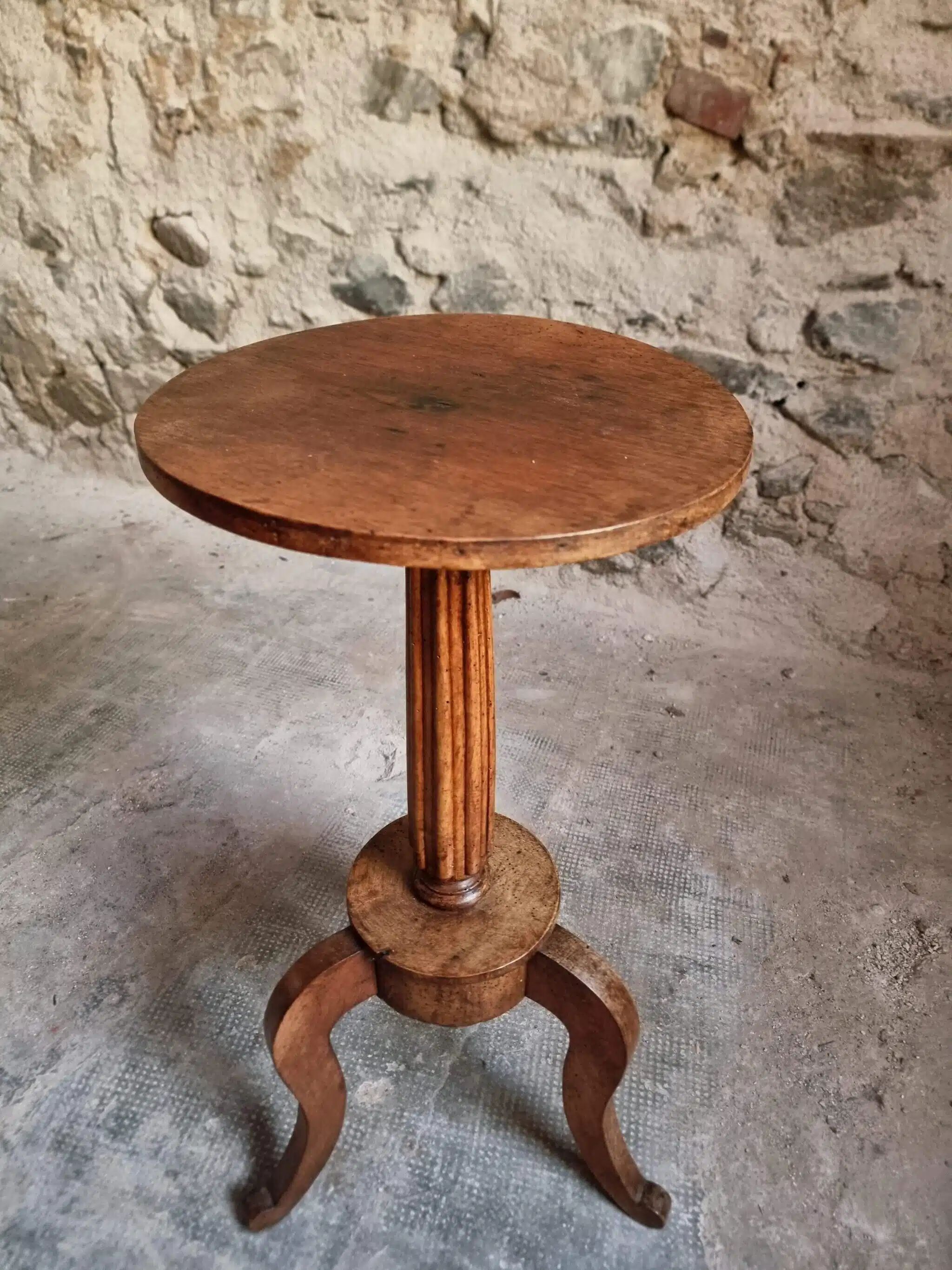 Louis XVI antique guéridon, round pedestal table, solid walnut, circa 1900.