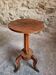 Guéridon Louis XVI ancien, table piédestal ronde, noyer massif, vers 1900
