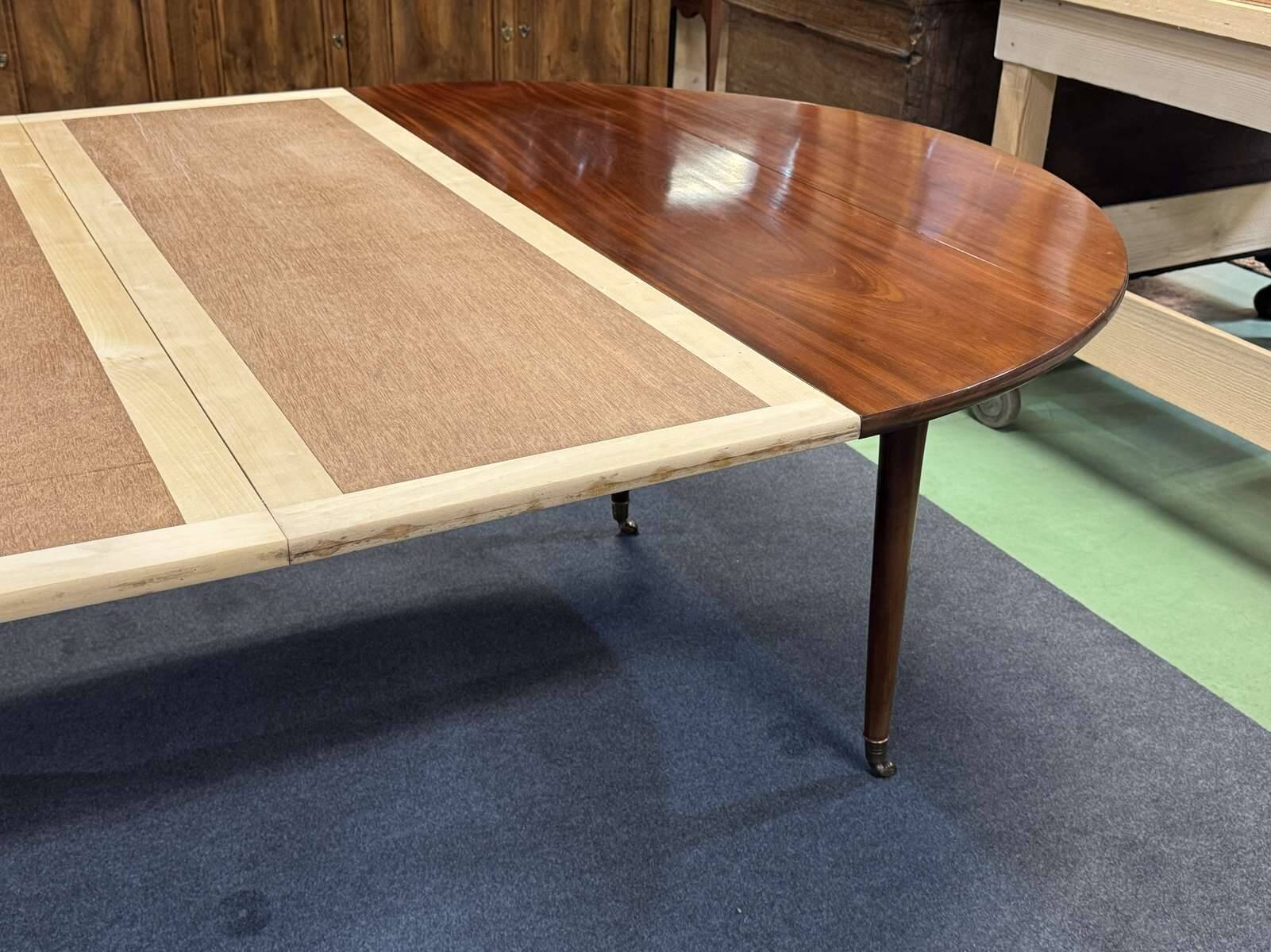 19th-century Louis XVI dining table in Cuban mahogany.