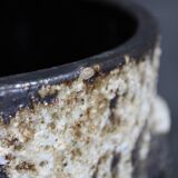 Vase brutaliste européen en céramique à surface texturée imitant la lave, années 1970