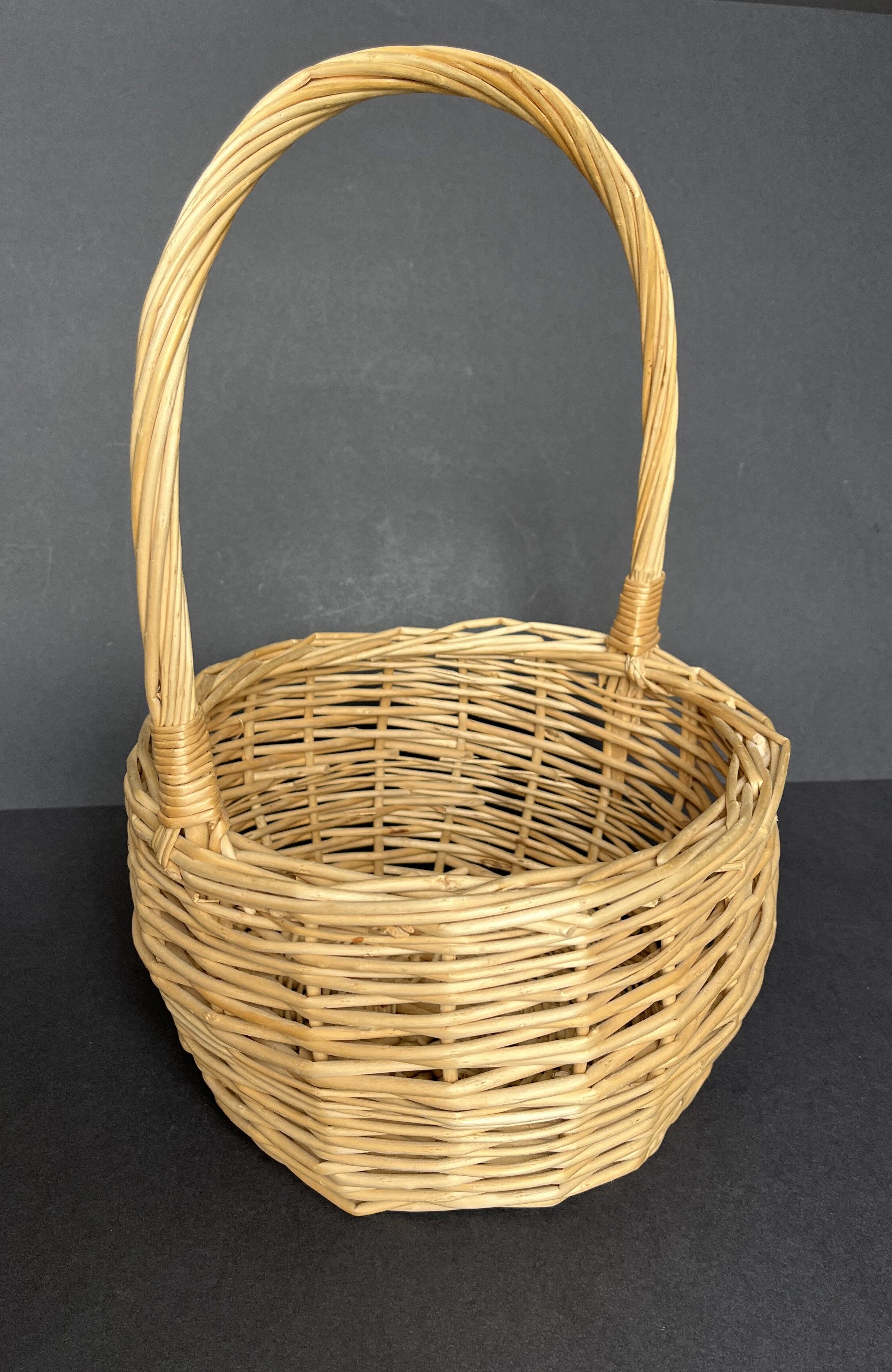 Round wicker basket