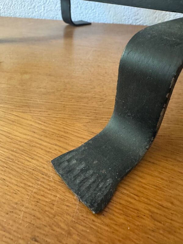 Porte-revues brutaliste en fer forgé, années 50