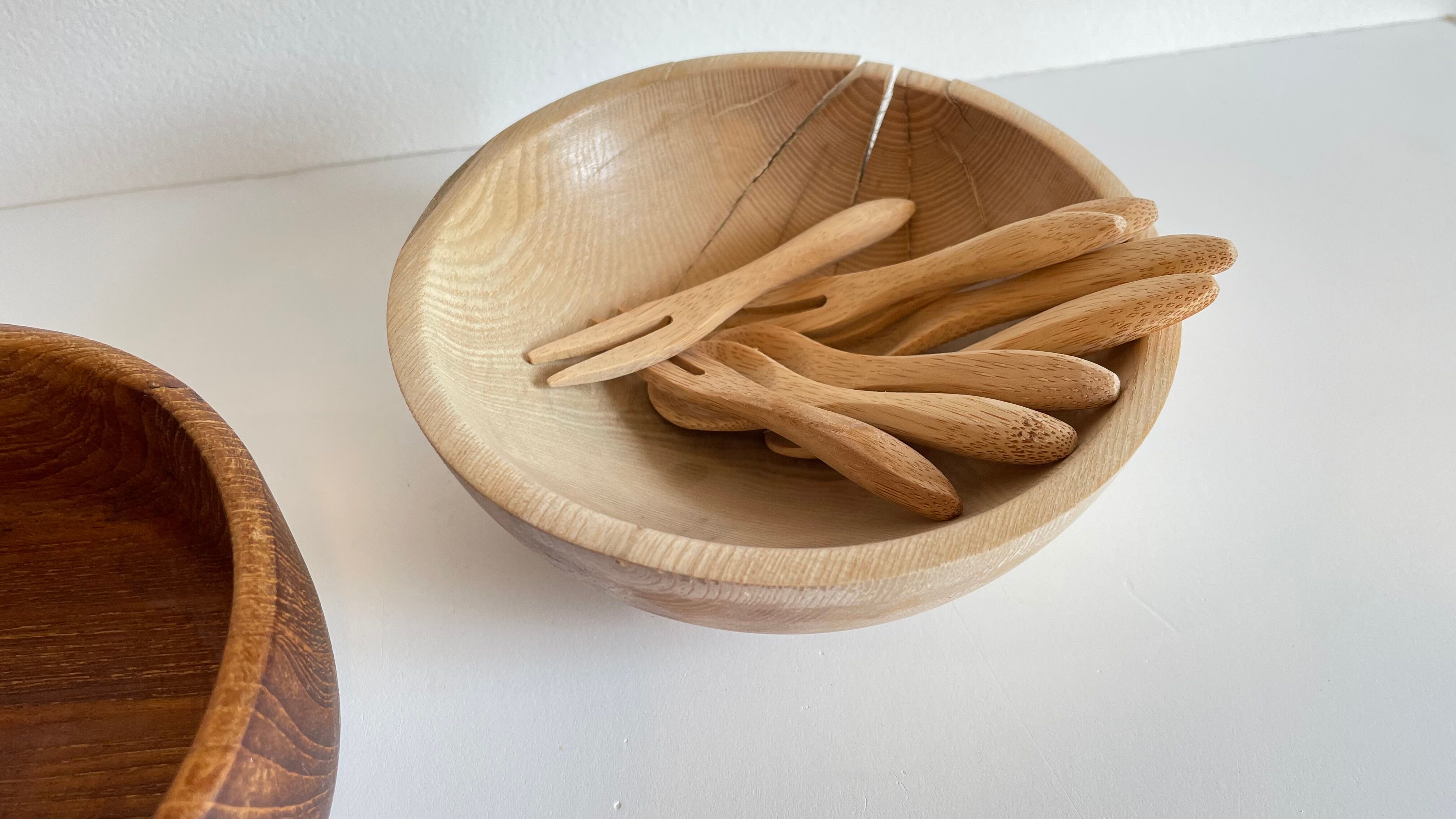 3 wooden bowls and 12 mini cutlery at apéro