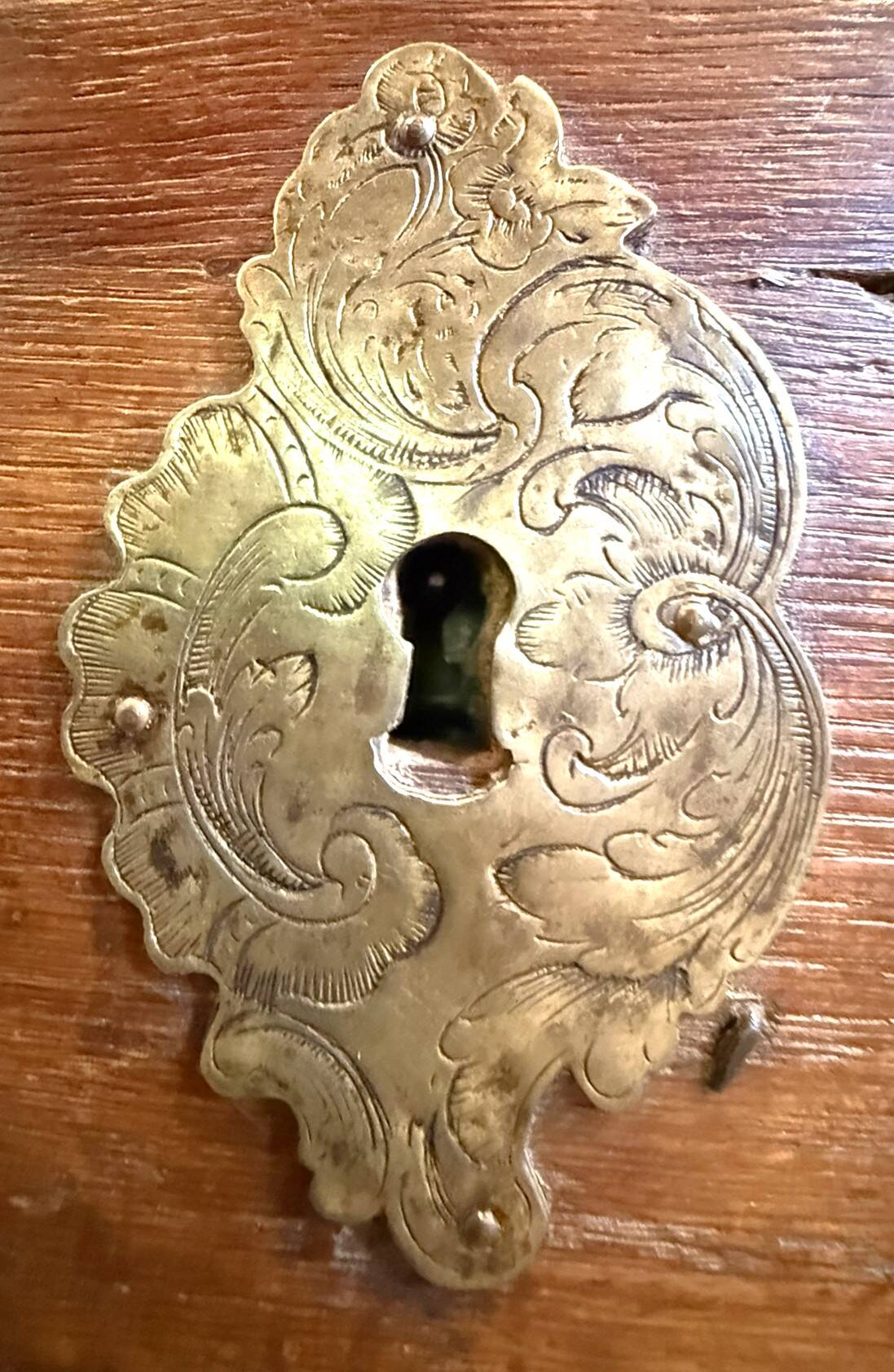Commode alsacienne XVIIIe siècle – chêne – très beau galbe