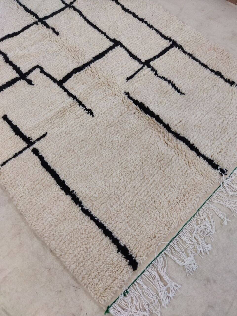 Handmade Moroccan Berber Rug 260 X 148CM