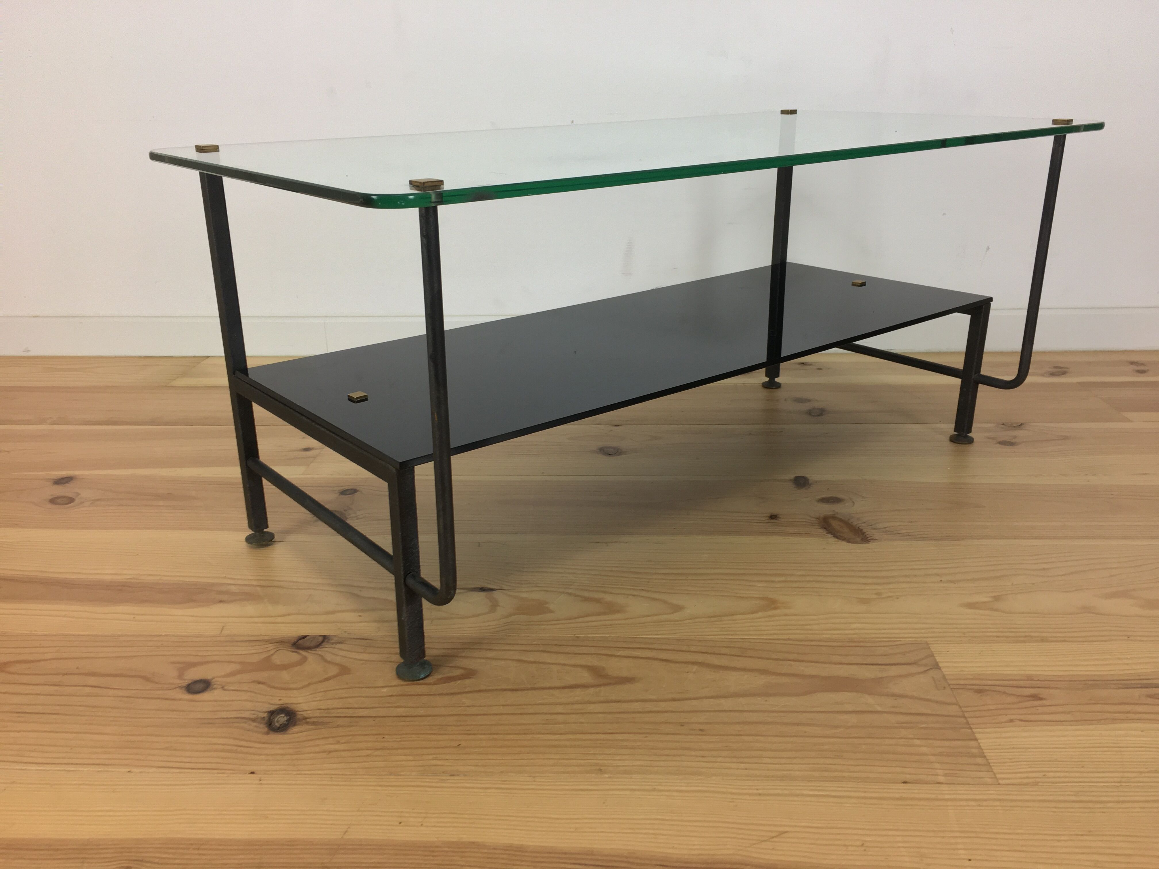 Table basse asymétrique années 50, verre et métal