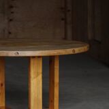 Round table in pine by Roland Wilhelmsson, mid-20th century.
