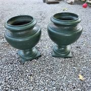 Pair of Medici vases in cast iron from the 19th century.