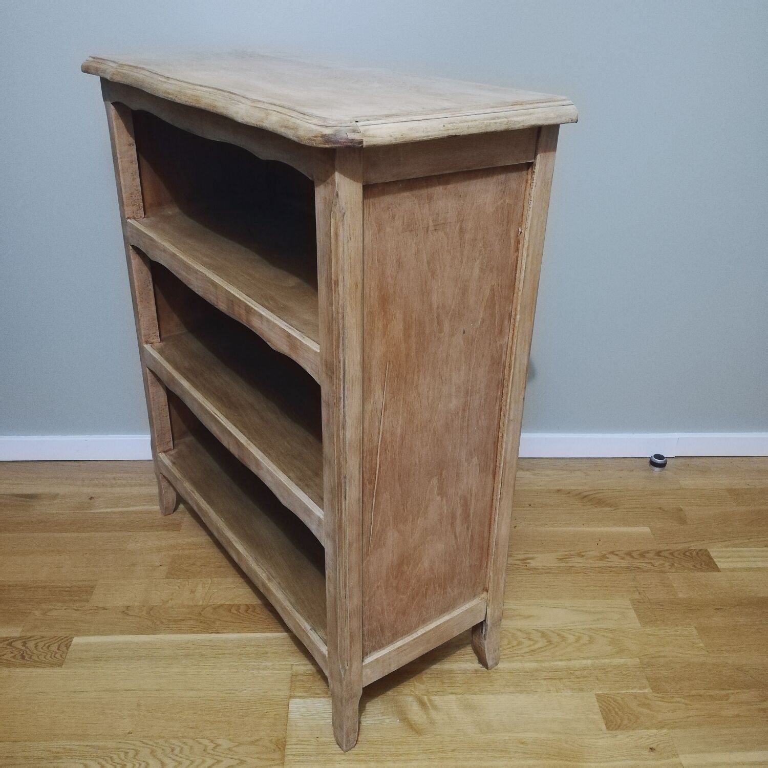 Bookcase in raw oak