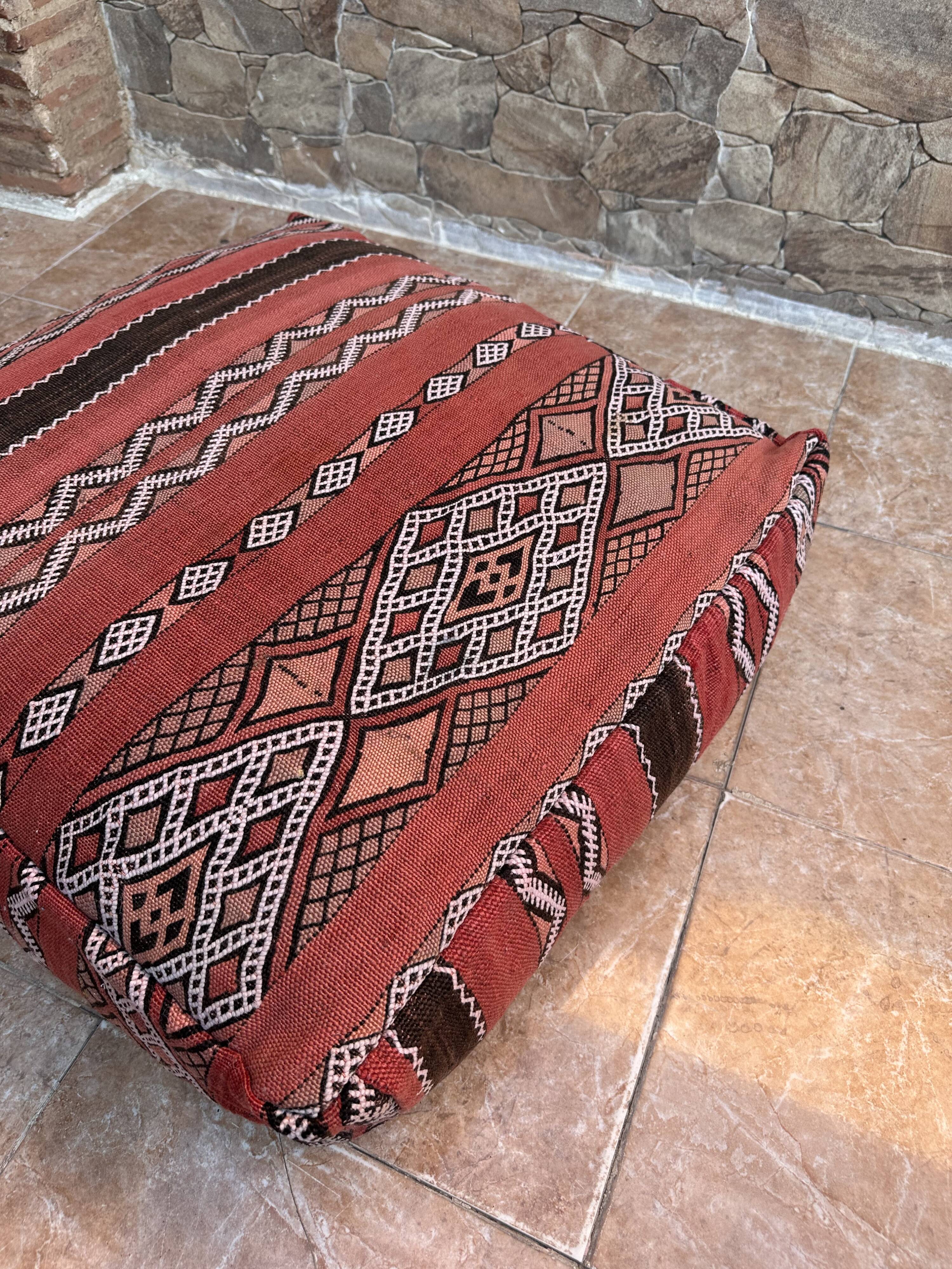 Pouf Kilim berbère fait main, coussin de sol