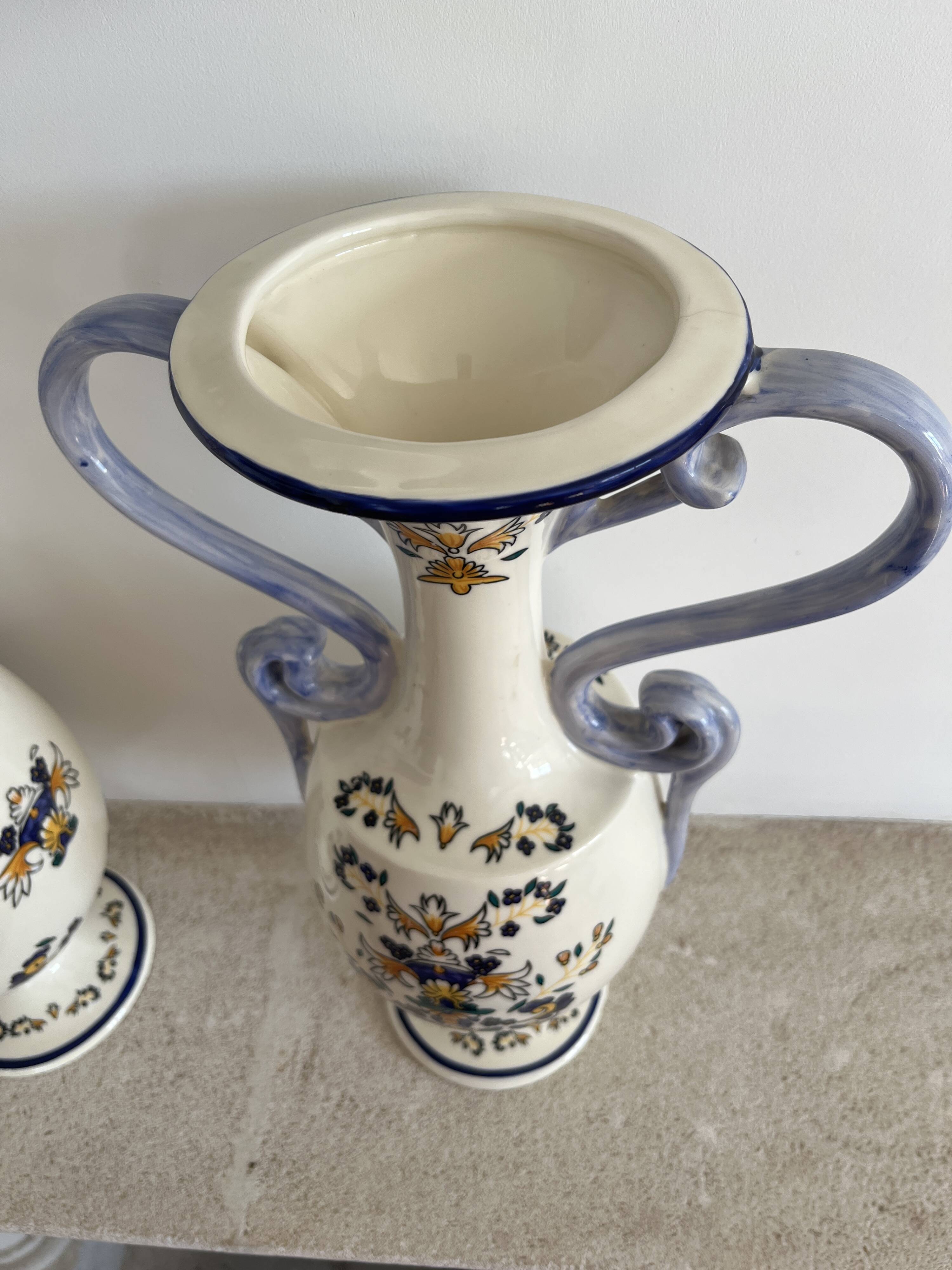 Baluster vase with handles in porcelain with floral decoration.