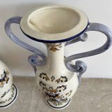 Vase balustre à anses en porcelaine à décor floral