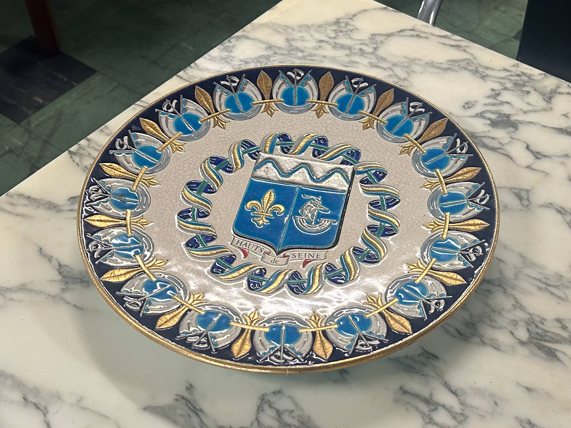 Plat Emaux de Longwy numéroté 1980
