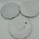 Trio of green suspensions in enamelled sheet metal