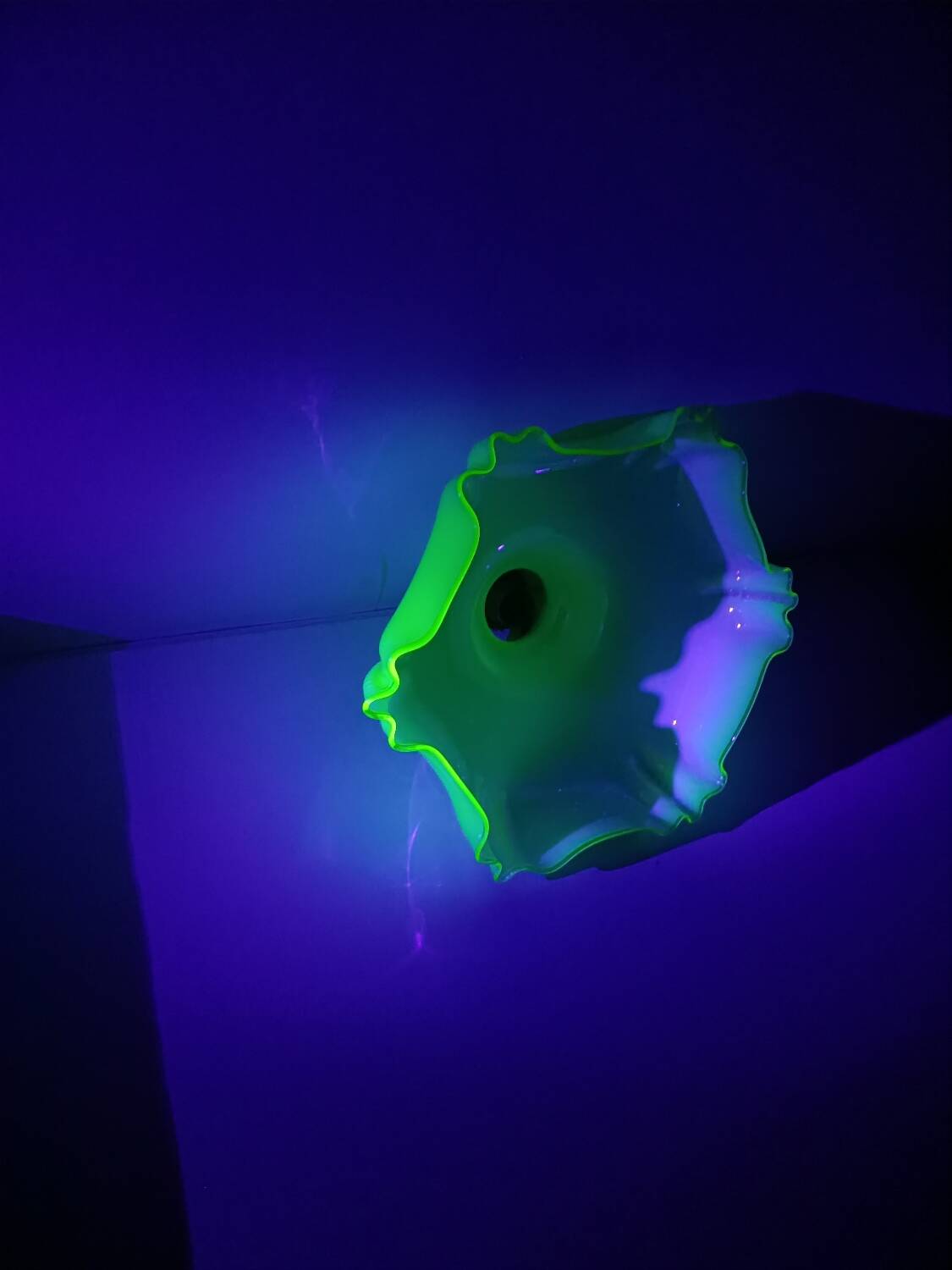 Beige opaline ceiling light in uraline