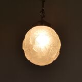 Art deco ball suspension