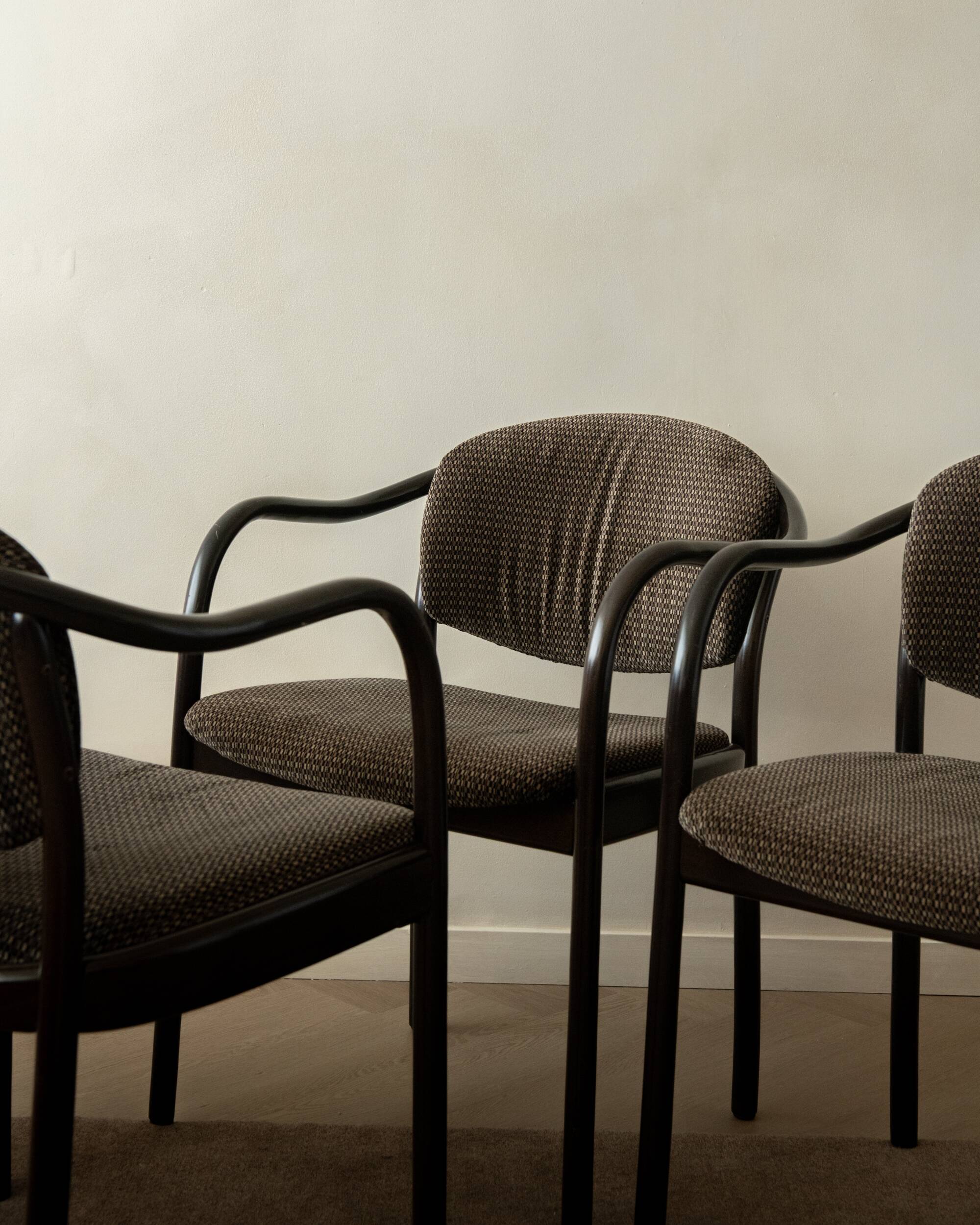 4 chaises de salle à manger postmodernes en bois cintré 235 F par Hartmut Lohmeyer Thonet, années 1980