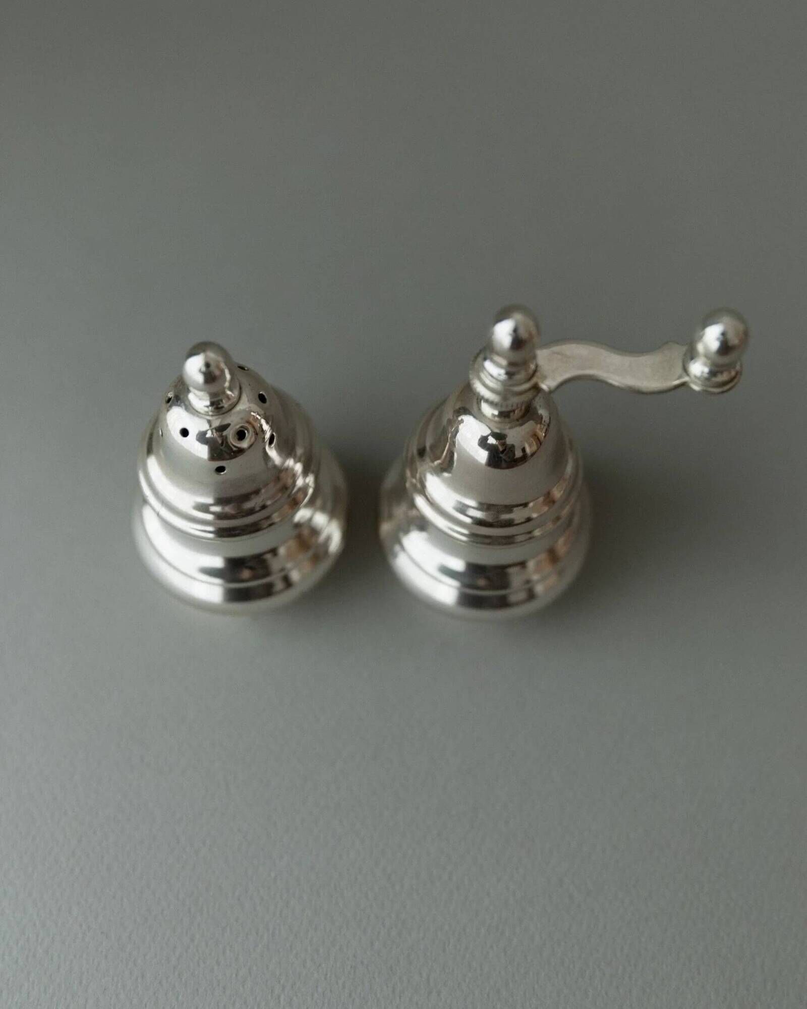 Silver-plated vintage salt shaker and pepper mill set, 1970s Italy, elegant metal table décor