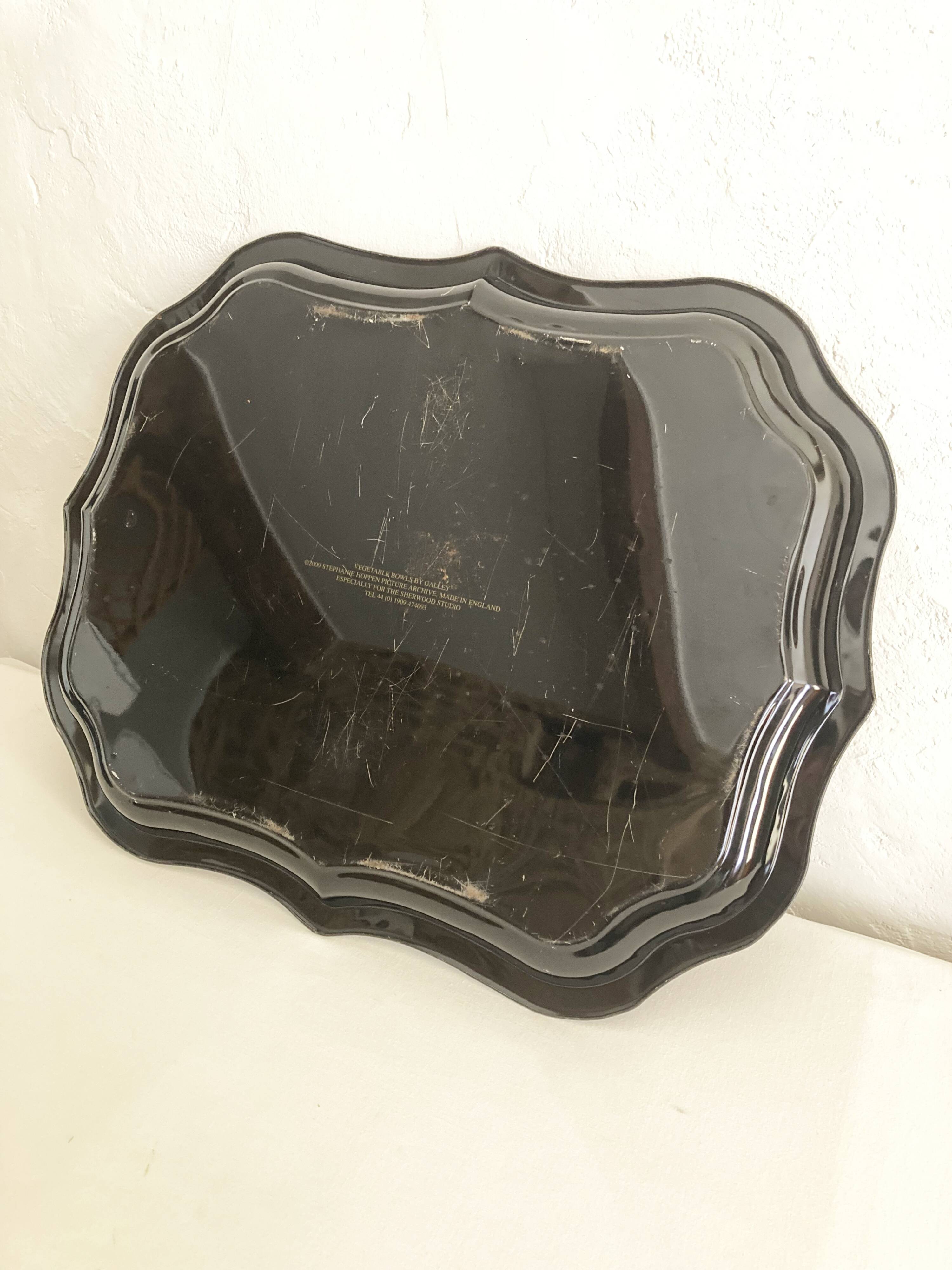 Large metal tray with cabbage pattern