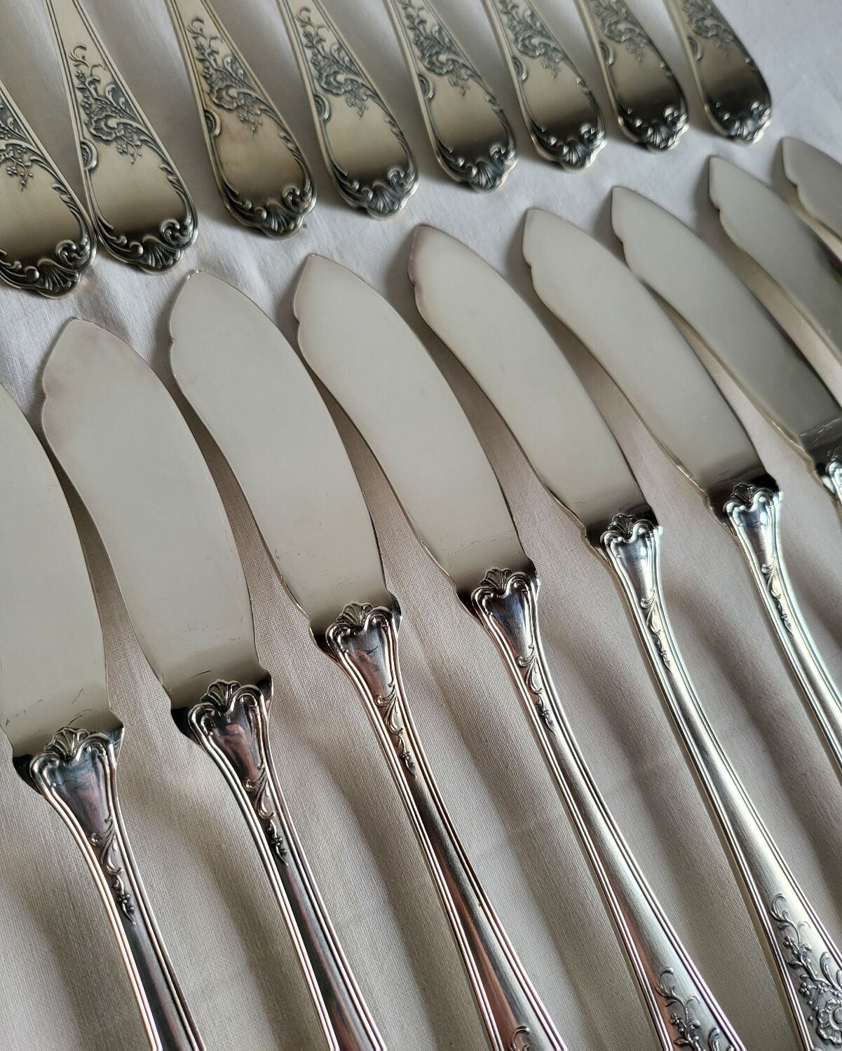 12 silver-plated metal fish cutlery pieces by Guildar, 24 pieces.