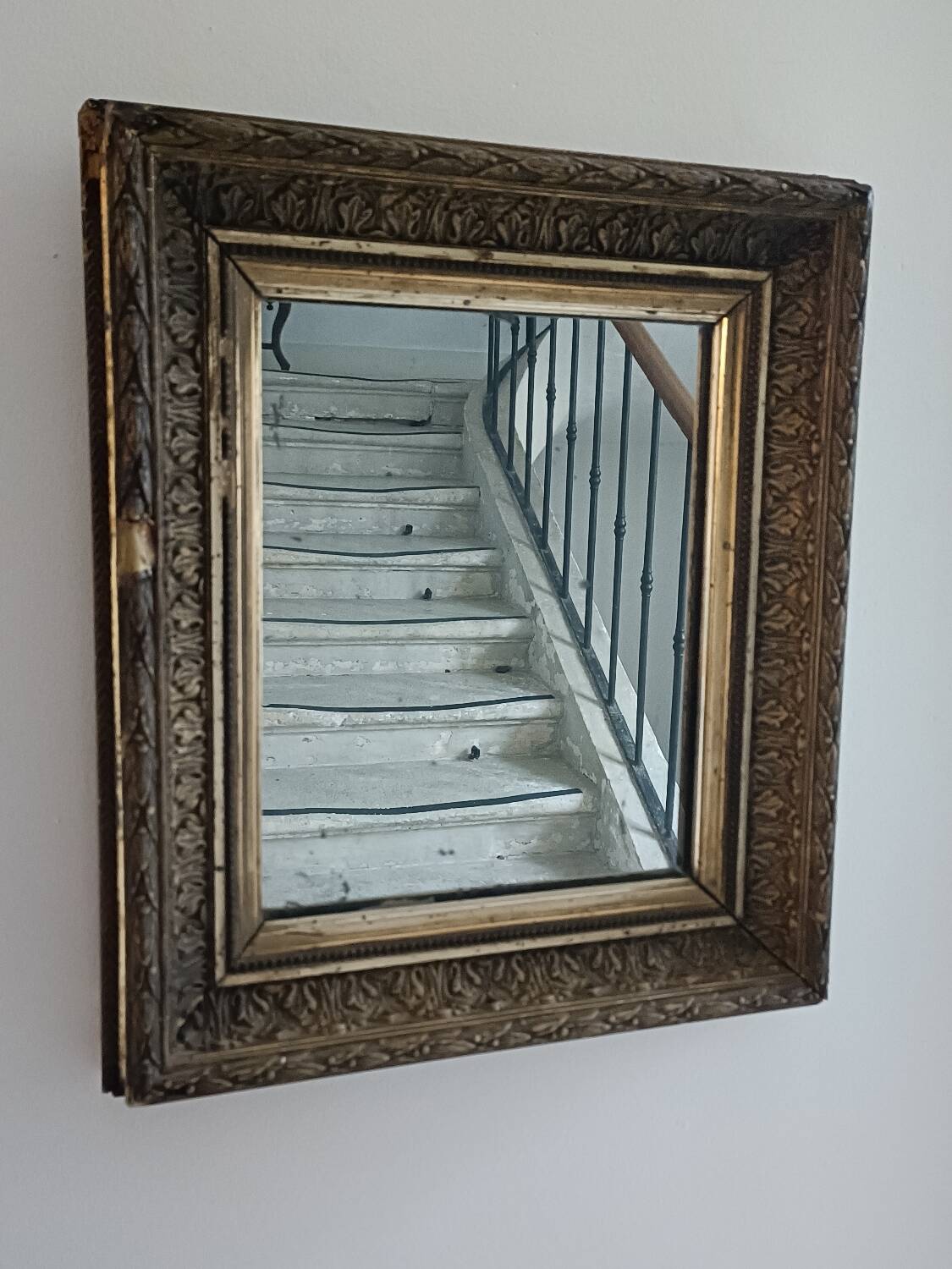 Antique mirror in wood and gilded stucco