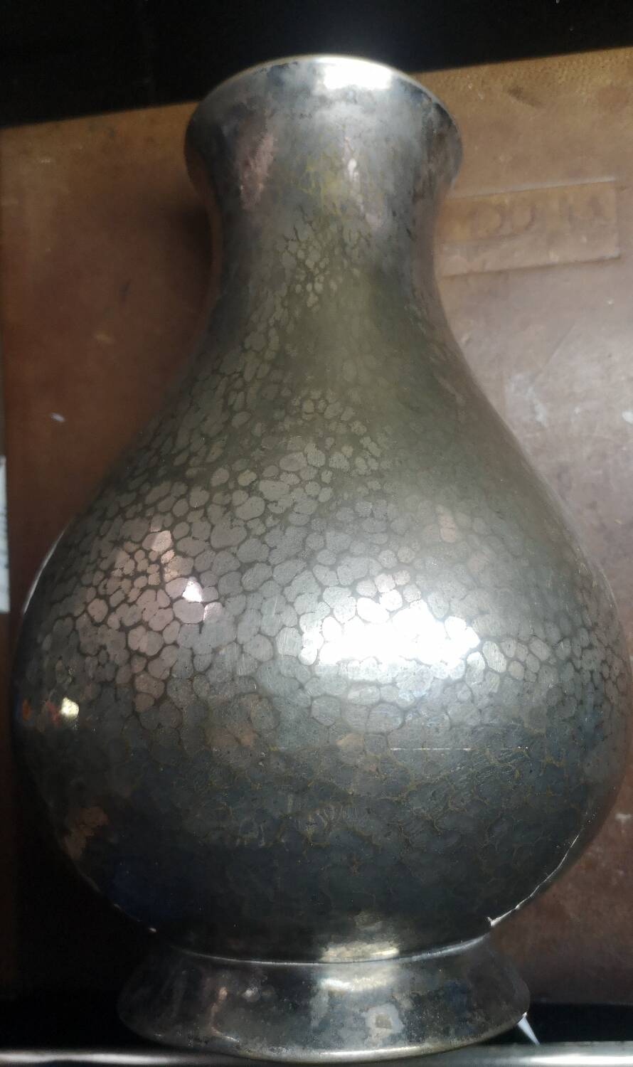 Art Deco vase in hammered metal and signed: WMF