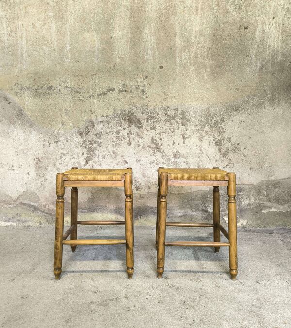 Paire de tabourets vintage en bois et paille