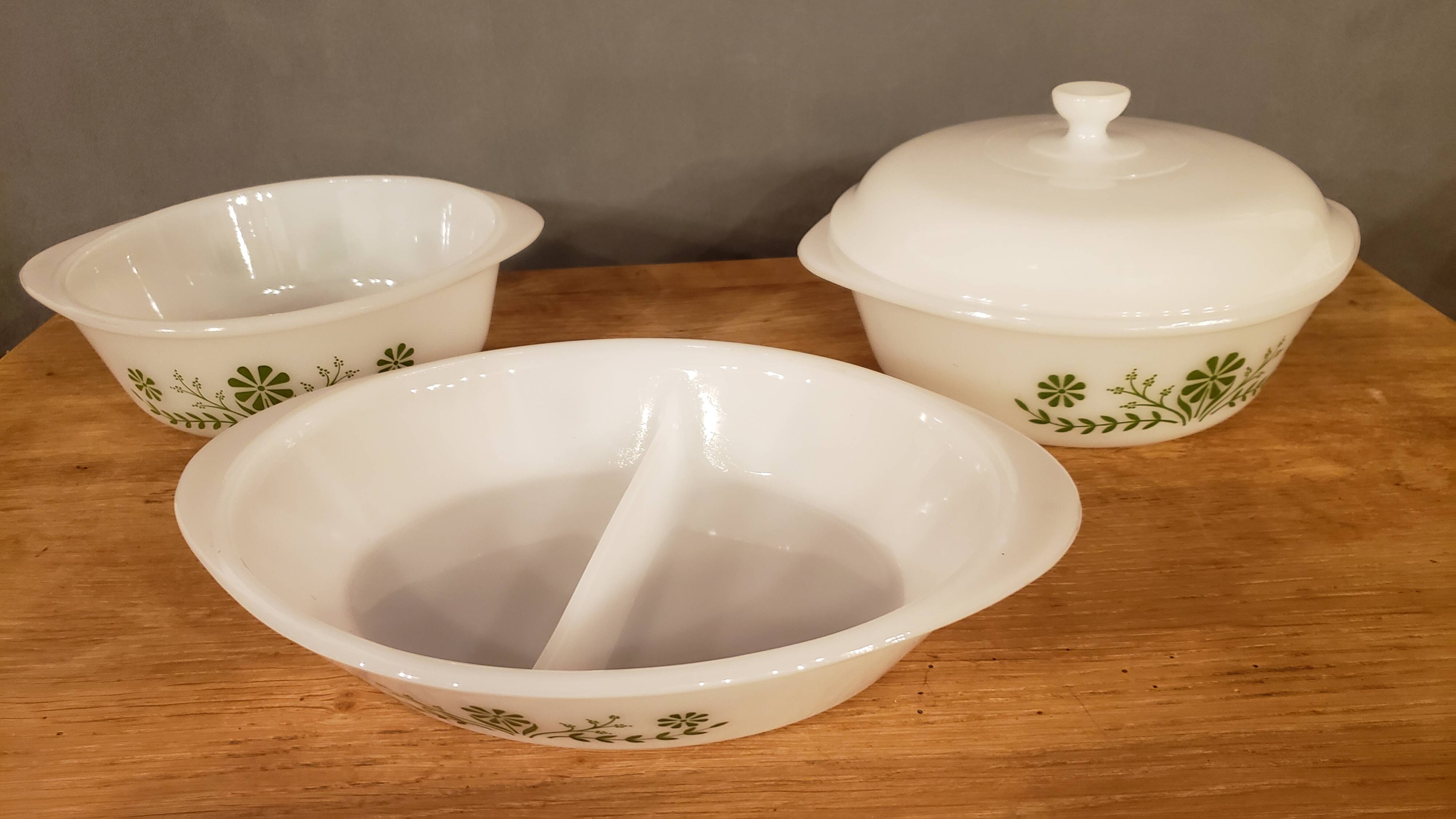 Set of 3 vintage green flower pyrex dishes