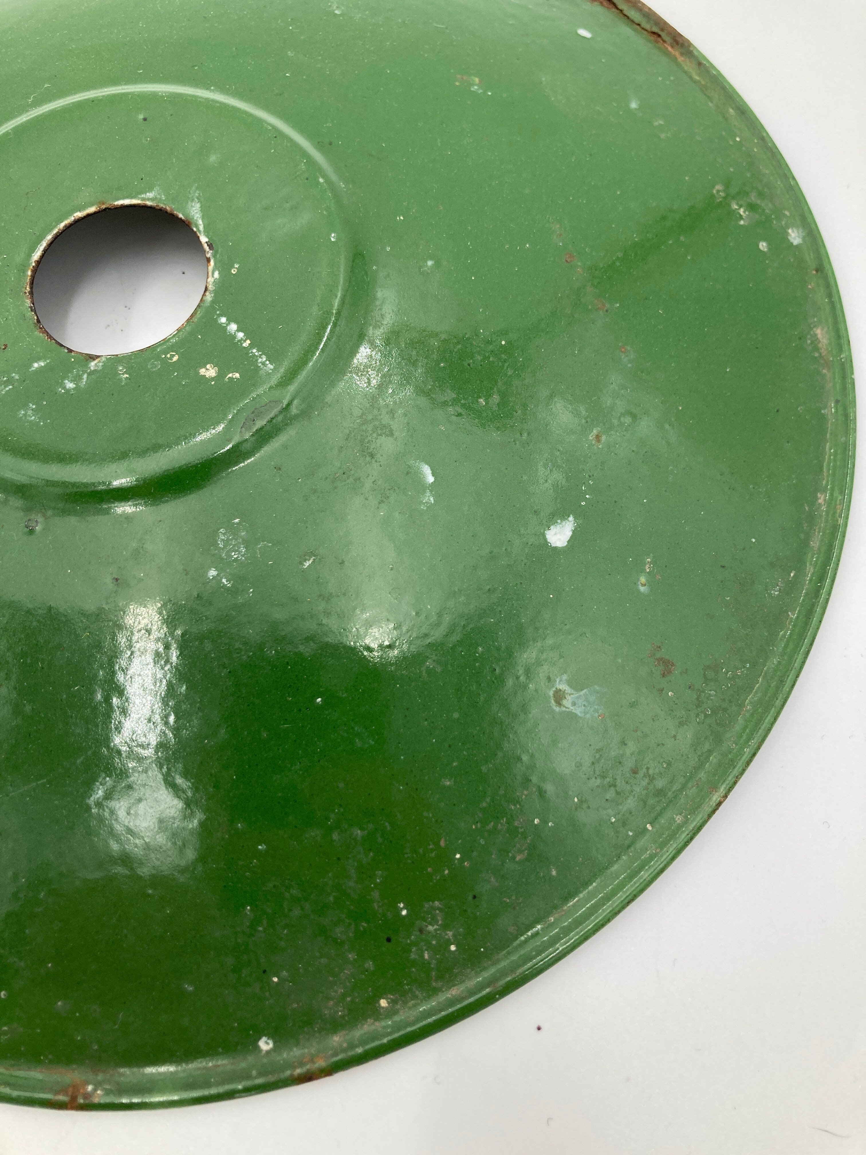 Green enamel cake
