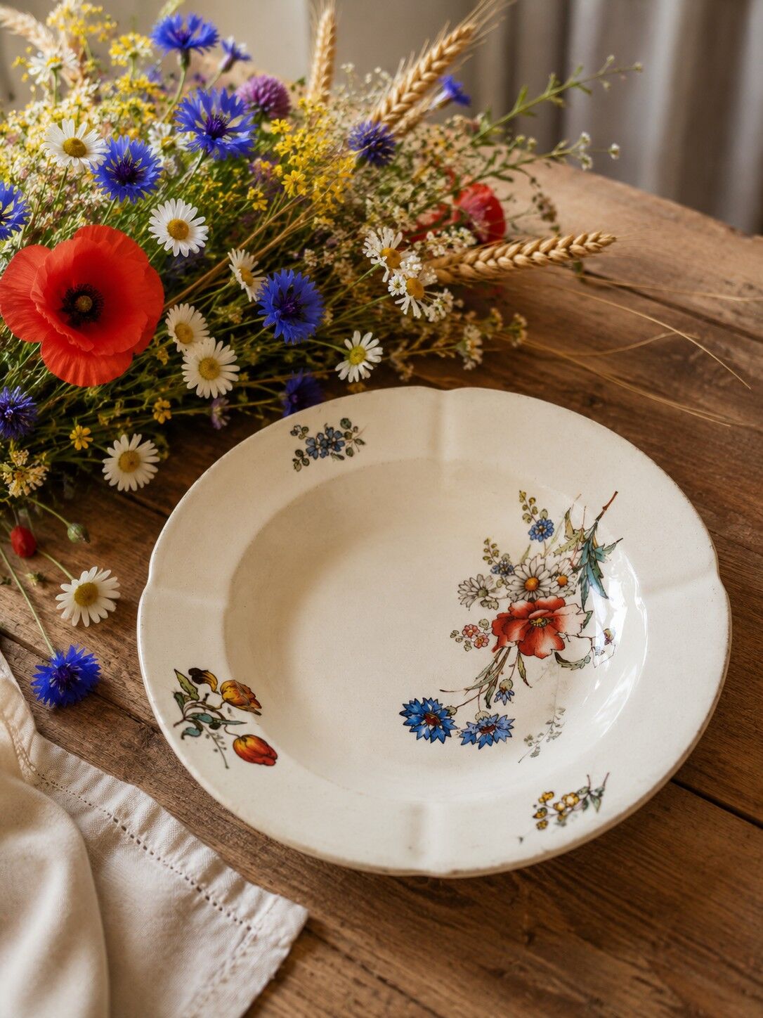 Assiette creuse Terre de Fer HB & Cie décor fleurs des champs 1900-1910