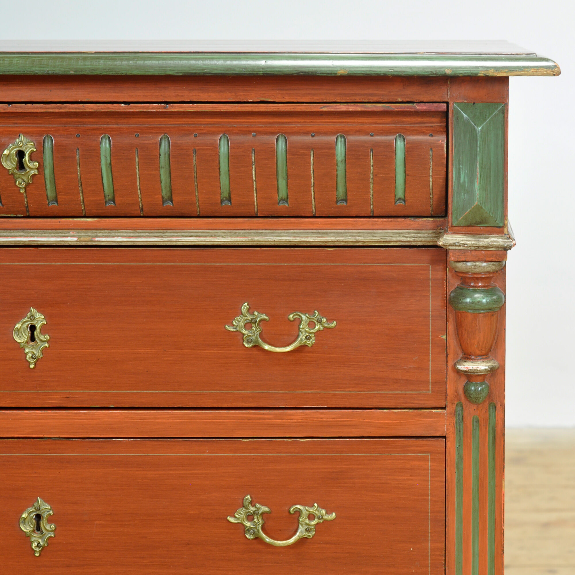 Pine chest of drawers, circa 1925