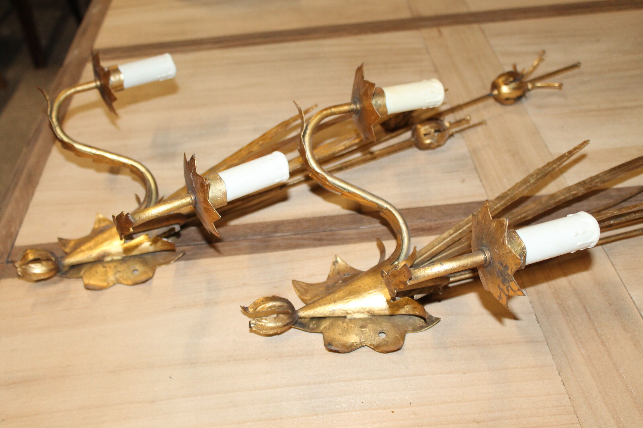 Golden floral wall lamps