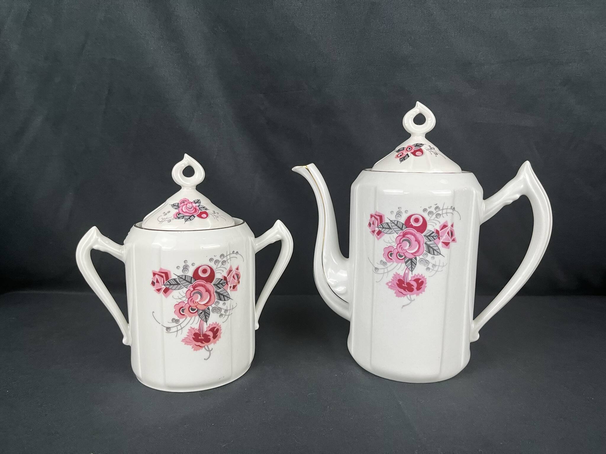 Art Deco, Porcelain jug and sugar bowl with flower decoration circa 1930