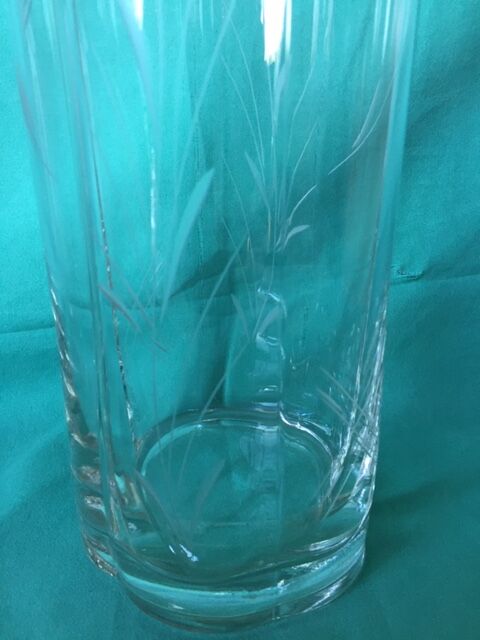 Glass vase polylobe serious pattern foliage