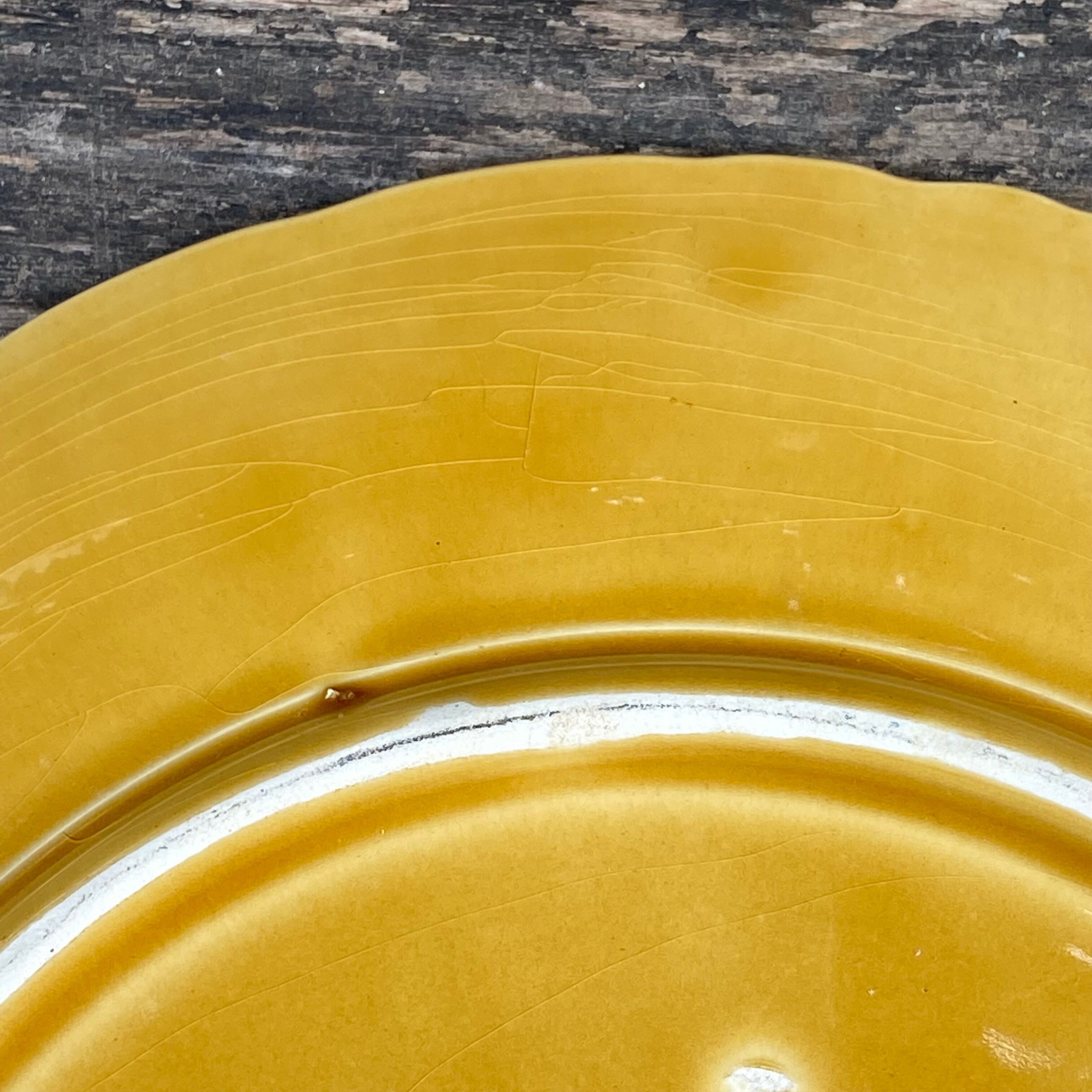 Round dish in Sarreguemines earthenware-Fruit decoration-60s