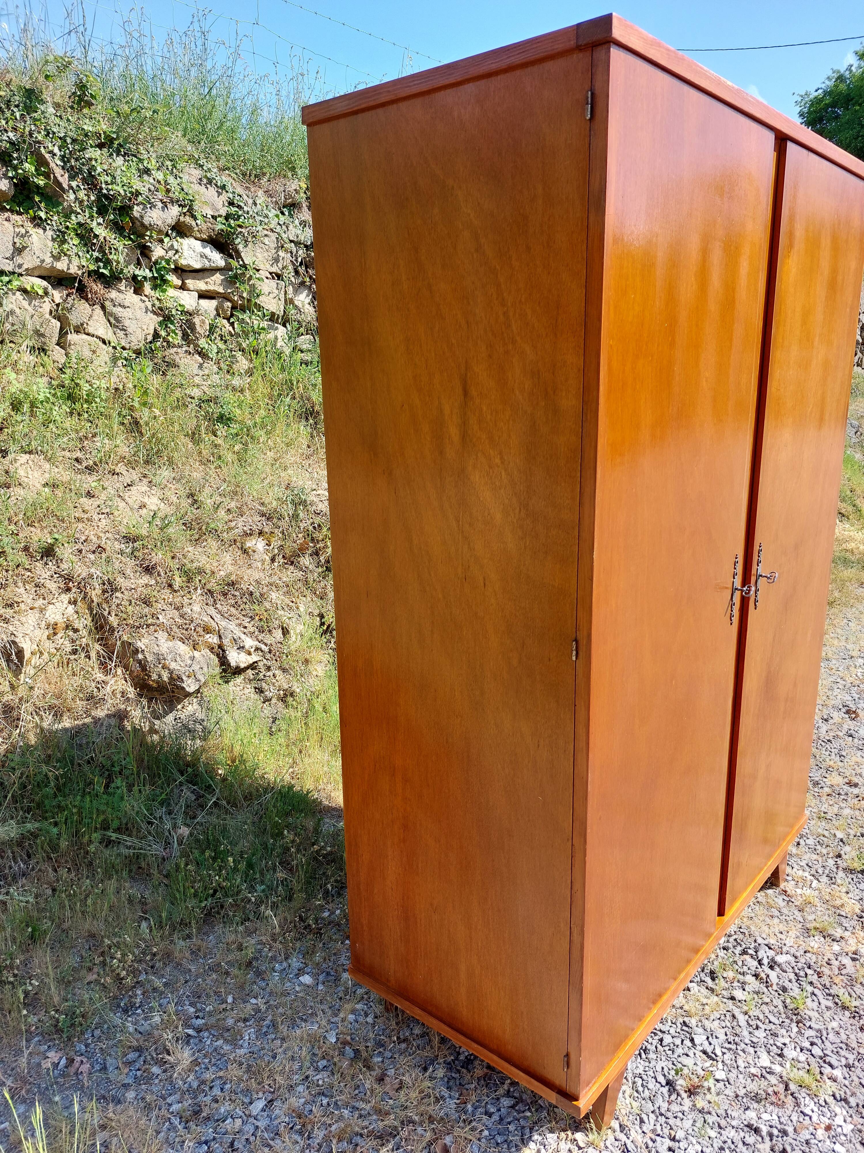 Compass foot cabinet