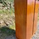 Armoire aux pieds compas